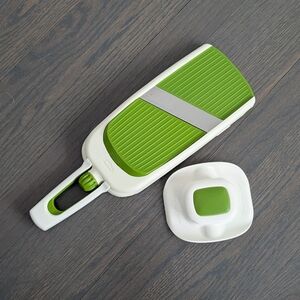 Chef'n Sleek Slice Handheld Collapsible Mandoline, Green